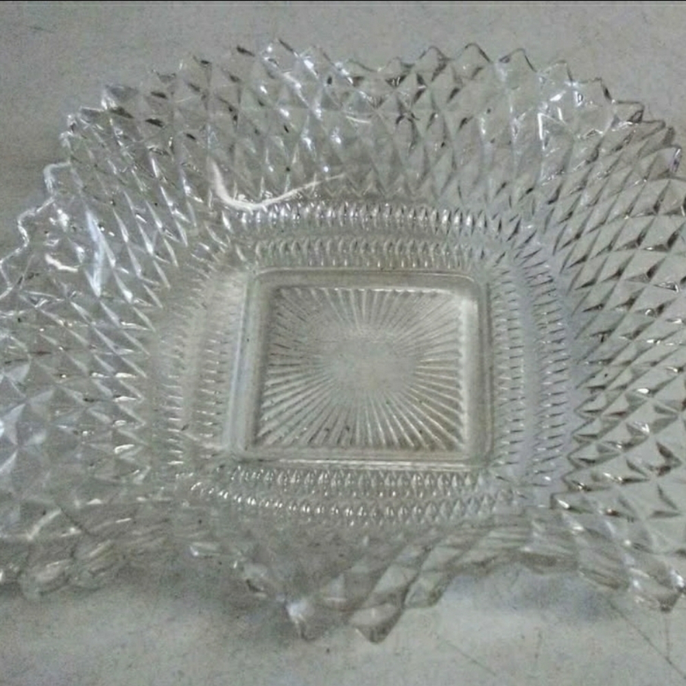 VINTAGE 1950S INDIANA GLASS CO. CLEAR DIAMOND POINT ASHTRAY